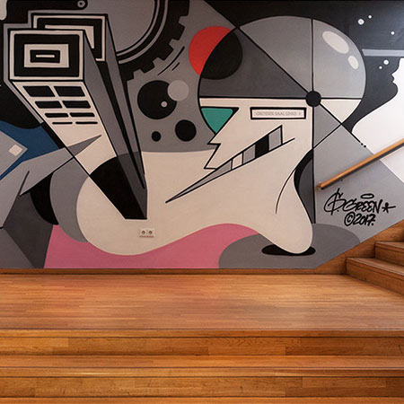 Modernes Design-Mural im Eingangsbereich.