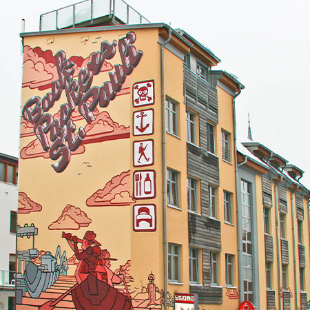 Graffiti Hostalfassade in Hamburg. Sternschanze.